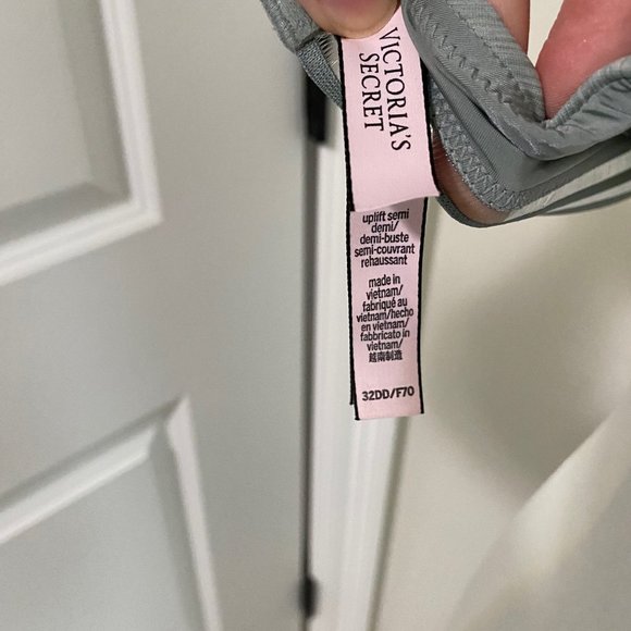 Victoria's Secret Uplift Semi Demi Bra - Picture 7 of 7